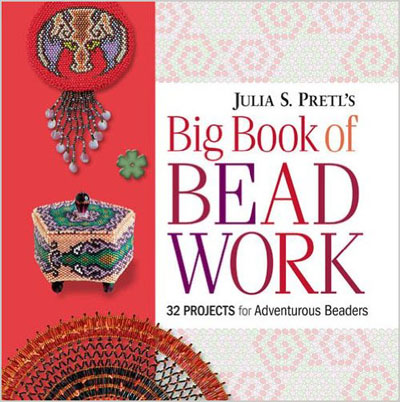В книге объединено лучшее из трех предыдущих книг автора  "Beaded Collars ",  "Bead Knitted Bags ", and  "Little Bead...