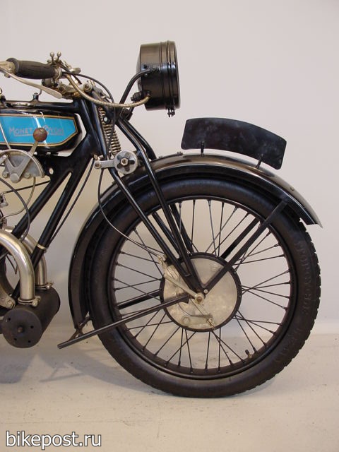 Старинный мотоцикл Monet Goyon RC4 1927