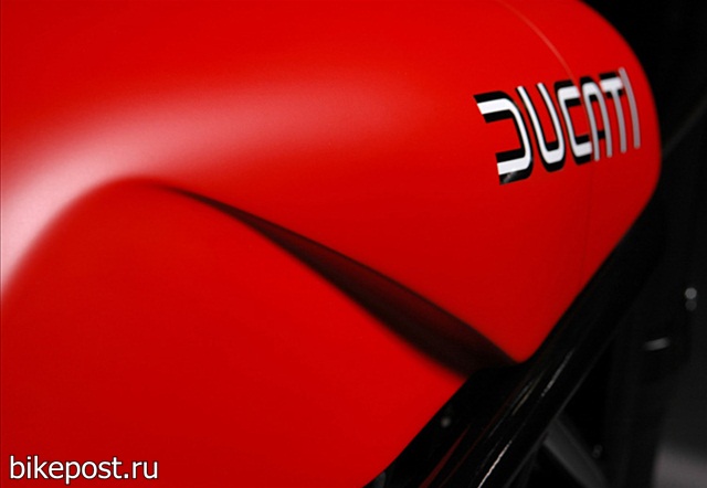 Кастом Ducati Flat Red