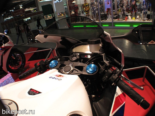 Фотографии Honda CBR1000RR Fireblade 2012 и Honda на EICMA 2011