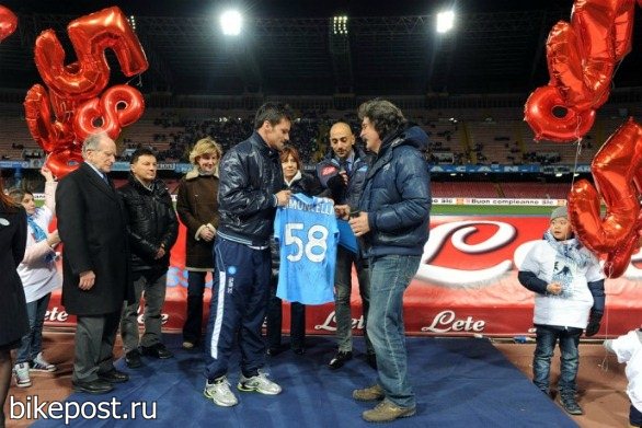 Футбольный клуб Наполи отдал дань памяти Марко Симончелли