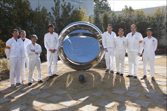 Команда Honda LCR в научно-исследовательском центре Honda