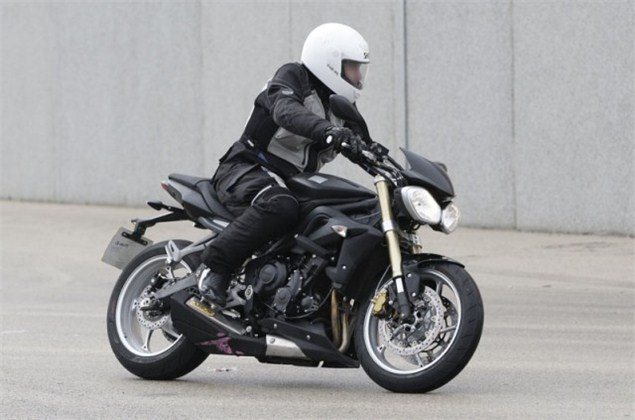 Фотографии прототипа мотоцикла Triumph Street Triple 2013