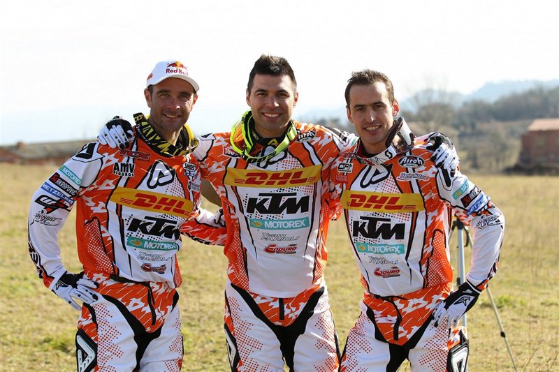 Команда KTM Enduro Factory Racing на фотосессии в Испании